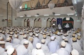Mumineen at Nooraani Masjid during the Wa'az Mubaarak